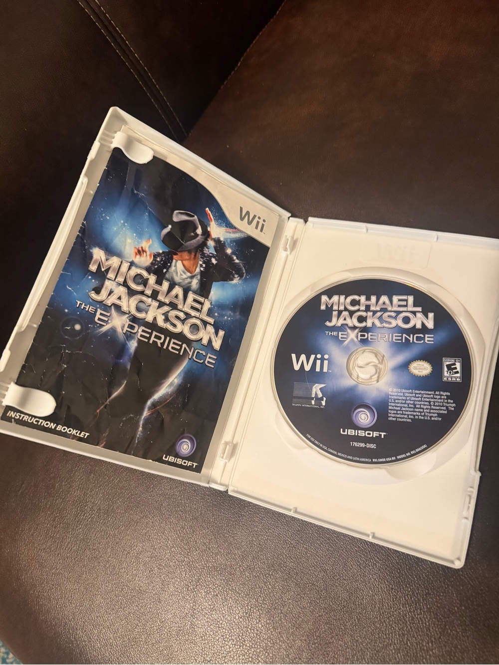 Michael Jackson: The Experience (Wii) - - Blue - Picture 3 of 4